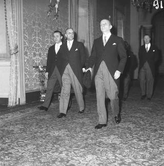 Il Presidente della Repubblica Giovanni Gronchi e donna Carla Gronchi partecipano al ricevimento del Corpo diplomatico per gli auguri Capodanno