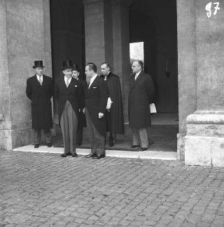Il Presidente della Repubblica Giovanni Gronchi e donna Carla Gronchi partecipano al ricevimento del Corpo diplomatico per gli auguri Capodanno