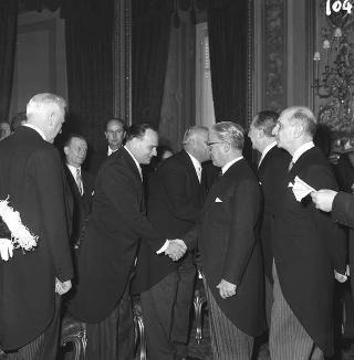 Il Presidente della Repubblica Giovanni Gronchi e donna Carla Gronchi partecipano al ricevimento del Corpo diplomatico per gli auguri Capodanno