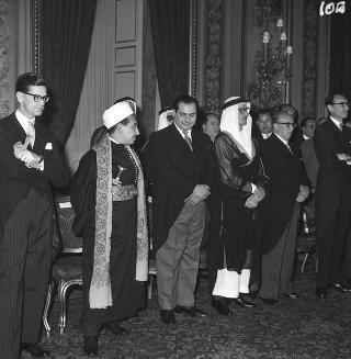 Il Presidente della Repubblica Giovanni Gronchi e donna Carla Gronchi partecipano al ricevimento del Corpo diplomatico per gli auguri Capodanno