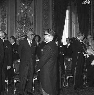 Il Presidente della Repubblica Giovanni Gronchi e donna Carla Gronchi partecipano al ricevimento del Corpo diplomatico per gli auguri Capodanno