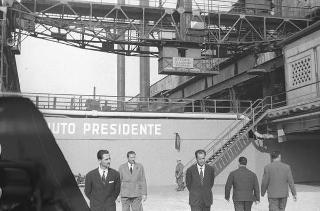 Il Presidente della Repubblica Giovanni Gronchi alla cerimonia inaugurale del nuovo &quot;Laminatoio-sbozzatore&quot; dello Stabilimento di Bagnoli (Napoli)