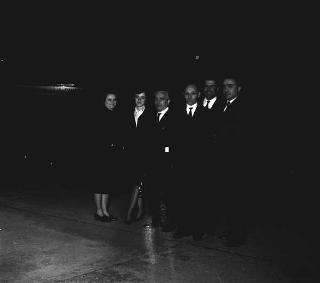 Alcuni doni portati dal Presidente della Repubblica Giovanni Gronchi in occasione della visita di Stato in Perù, Argentina ed Uruguay e il suo saluto  prima della partenza dall'Aeroporto di Fiumicino