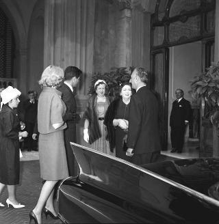Edward Kennedy, fratello di John Fitzgerald Kennedy Presidente degli USA in visita di omaggio al  Presidente della Repubblica Giovanni Gronchi
