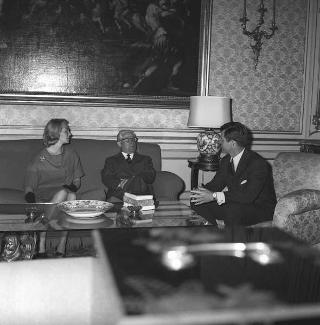 Edward Kennedy, fratello di John Fitzgerald Kennedy Presidente degli USA in visita di omaggio al  Presidente della Repubblica Giovanni Gronchi