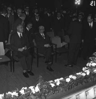 Il Presidente della Repubblica Giovanni Gronchi alla Casa dello studente per la chiusura dell' anno, CIVIS 1961