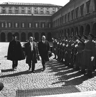Il Presidente della Repubblica Giovanni Gronchi riceve in visita ufficiale Sua Eccellenza Francisco J. Orlich Bolmarcich, Presidente eletto delle Repubblica di Costa Rica