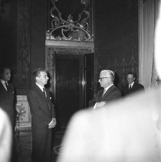 Gruppo di senatori brasiliani, accompagnati dal sen. Auro de Moura ricevuti in udienza dal Presidente della Repubblica Giovanni Gronchi