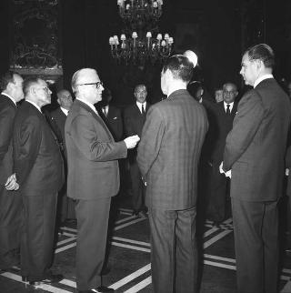 Gruppo di senatori brasiliani, accompagnati dal sen. Auro de Moura ricevuti in udienza dal Presidente della Repubblica Giovanni Gronchi