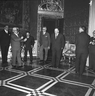 Paolo Bonomi e coltivatori diretti, in visita di omaggio al Presidente della Repubblica Giovanni Gronchi dopo il Congresso della Confederazione nazionale