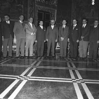 Paolo Bonomi e coltivatori diretti, in visita di omaggio al Presidente della Repubblica Giovanni Gronchi dopo il Congresso della Confederazione nazionale