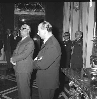 Paolo Bonomi e coltivatori diretti, in visita di omaggio al Presidente della Repubblica Giovanni Gronchi dopo il Congresso della Confederazione nazionale