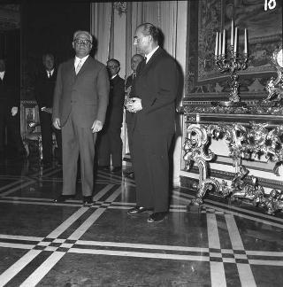 Paolo Bonomi e coltivatori diretti, in visita di omaggio al Presidente della Repubblica Giovanni Gronchi dopo il Congresso della Confederazione nazionale