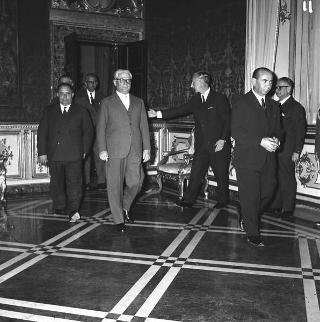 Paolo Bonomi e coltivatori diretti, in visita di omaggio al Presidente della Repubblica Giovanni Gronchi dopo il Congresso della Confederazione nazionale