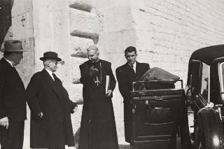 Visita del Presidente della Repubblica Luigi Einaudi a Montecassino accompagnato dall'Abate di Mons. Rea