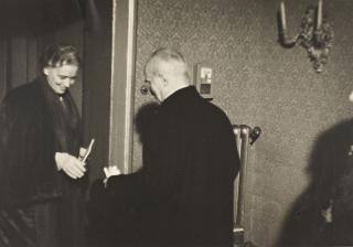 Il Presidente della Repubblica Luigi Einaudi con la moglie Ida a Teatro (Roma)