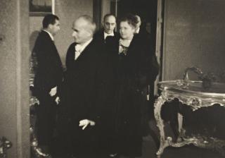 Il Presidente della Repubblica Luigi Einaudi con la moglie Ida a Teatro (Roma)