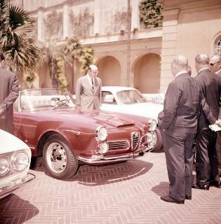 Presentazione della nuova autovettura dell'Alfa Romeo &quot;Giulia&quot; sul piazzale della Palazzina presidenziale