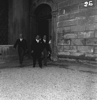 Visita ufficiale di Sua Altezza Eminentissima il Principe e gran Maestro del Sovrano Militare Ordine di Malta, per lo scambio di decorazioni, e visita del Presidente della Repubblica Antonio Segni nella sede dell'Ordine di Malta a Villa Malta