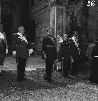 Visita ufficiale di Sua Altezza Eminentissima il Principe e gran Maestro del Sovrano Militare Ordine di Malta, per lo scambio di decorazioni, e visita del Presidente della Repubblica Antonio Segni nella sede dell'Ordine di Malta a Villa Malta