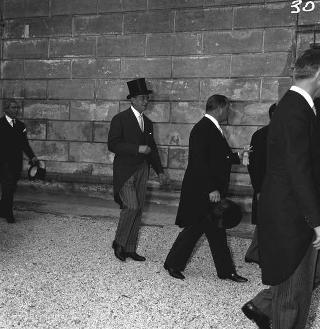 Visita ufficiale di Sua Altezza Eminentissima il Principe e gran Maestro del Sovrano Militare Ordine di Malta, per lo scambio di decorazioni, e visita del Presidente della Repubblica Antonio Segni nella sede dell'Ordine di Malta a Villa Malta