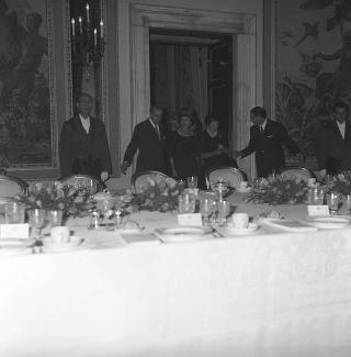 Colazione offerta dalla Signora Laura Segni in onore della consorte del Presidente degli Stati Uniti del Messico Eva Samano de Lopez Mateos