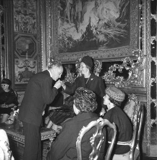 Colazione offerta dalla Signora Laura Segni in onore della consorte del Presidente degli Stati Uniti del Messico Eva Samano de Lopez Mateos