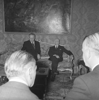 Colloquio e successiva colazione offerta dal Presidente della Repubblica Antonio Segni in onore di Harold Macmillan, Primo Ministro del Regno Unito di Gran Bretagna e dell'Irlanda del Nord