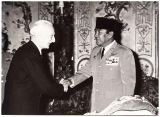 Incontro del Presidente della Repubblica Antonio Segni con Ahmed Sukarno del Presidente dell'Indonesia in visita ufficiale in Italia