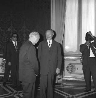Colloquio privato e successiva colazione offerta dal Presidente della Repubblica Antonio Segni e dalla Signora Segni in onore di Sua Eccellenza Konrad Adenauer Cancelliere Federale di Germania e della Signora Libet Werhahn Adenauer
