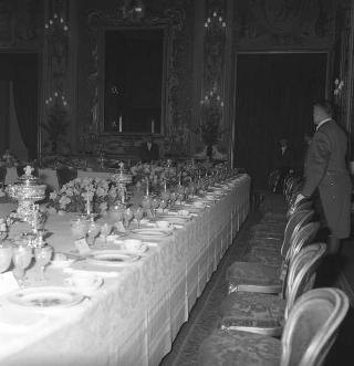 Colloquio privato e successiva colazione offerta dal Presidente della Repubblica Antonio Segni e dalla Signora Segni in onore di Sua Eccellenza Konrad Adenauer Cancelliere Federale di Germania e della Signora Libet Werhahn Adenauer