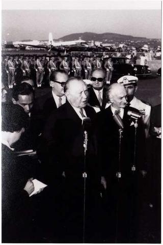 Colloquio privato e successiva colazione offerta dal Presidente della Repubblica Antonio Segni e dalla Signora Segni in onore di Sua Eccellenza Konrad Adenauer Cancelliere Federale di Germania e della Signora Libet Werhahn Adenauer