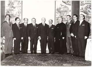 Alessandro Canestrai, Presidente del Comitato per il XX anniversario dell'Eccidio di Cefalonia, con i componenti del Comitato per offrire in omaggio al Presidente della Repubblica Antonio Segni una medaglia ricordo.