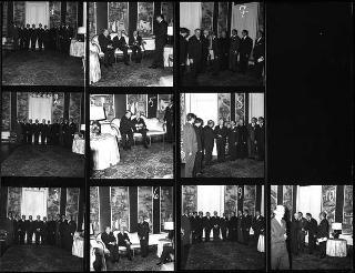Alessandro Canestrai, Presidente del Comitato per il XX anniversario dell'Eccidio di Cefalonia, con i componenti del Comitato per offrire in omaggio al Presidente della Repubblica Antonio Segni una medaglia ricordo.