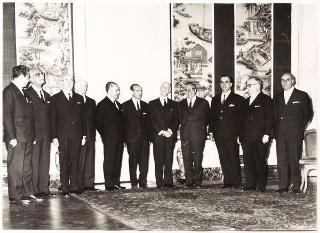 Il Presidente della Repubblica Antonio Segni  con l'on. Mariano Rumor, Ministro dell'Interno e con i Prefetti di nuova nomina