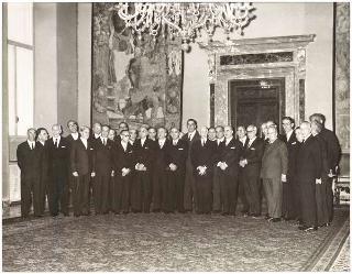 Il Presidente della Repubblica Antonio Segni incontra Giacinto Bosco, Ministro di Grazia e Giustizia, con gli alti Magistrati di nuova nomina