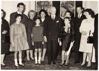 Il Presidente della Repubblica Antonio Segni riceve in udienza Vittorino Veronese, Presidente del Centro apostolato della bontà nella scuola, con l'alunna Adriana Rasetto, vincitrice del premio "Livio Tempesta"