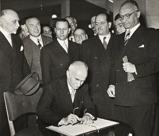 Visita del Presidente della Repubblica Luigi Einaudi alla XXVIII Fiera Campionaria Internazionale di Milano
