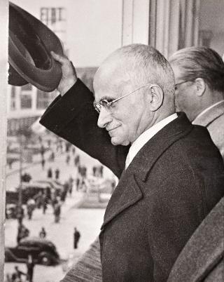 Visita del Presidente della Repubblica Luigi Einaudi alla XXVIII Fiera Campionaria Internazionale di Milano