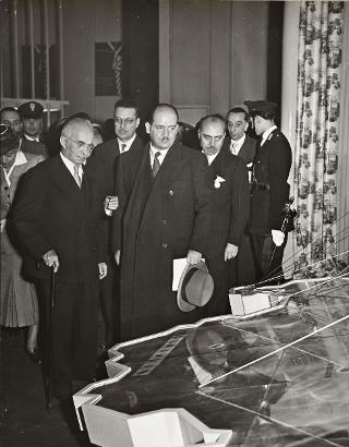 Visita del Presidente della Repubblica Luigi Einaudi alla XXVIII Fiera Campionaria Internazionale di Milano