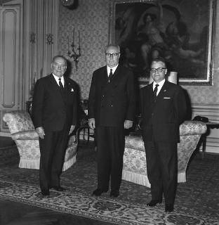 Il Presidente della Repubblica Giuseppe Saragat con Vittorio Ieralla e Cesare Magarotto, Presidente e Direttore generale dell'Ente Nazionale Protezione e Assistenza ai Sordomuti