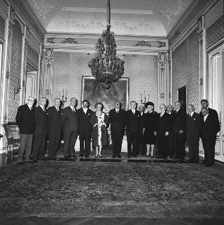 L'on. Giuseppe Pella, Presidente della "Famija piemontèisa", con i componenti del Consiglio in visita di omaggio al Presidente della Repubblica Giuseppe Saragat