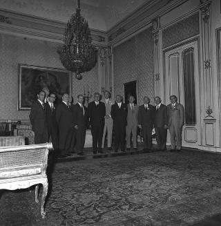 Il Sen. Cataldo Cassano, Presidente del V Congresso internazionale di fisiopatologia tiroidea, con una delegazione dei partecipanti al Congresso, in visita di omaggio al Presidente della Repubblica Giuseppe Saragat