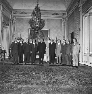 Il Sen. Cataldo Cassano, Presidente del V Congresso internazionale di fisiopatologia tiroidea, con una delegazione dei partecipanti al Congresso, in visita di omaggio al Presidente della Repubblica Giuseppe Saragat