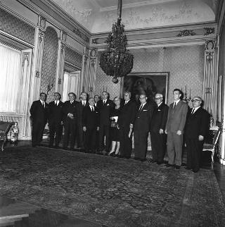 Angela Gotelli, Presidente dell'Opera maternità e infanzia, con il Consiglio centrale in visita di omaggio al Presidente della Repubblica Giuseppe Saragat