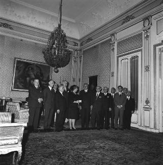 Angela Gotelli, Presidente dell'Opera maternità e infanzia, con il Consiglio centrale in visita di omaggio al Presidente della Repubblica Giuseppe Saragat