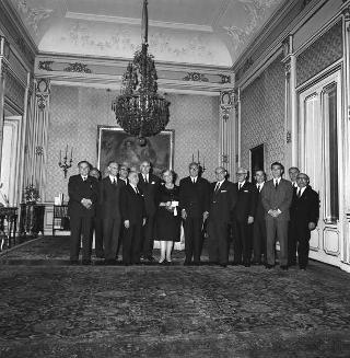 Angela Gotelli, Presidente dell'Opera maternità e infanzia, con il Consiglio centrale in visita di omaggio al Presidente della Repubblica Giuseppe Saragat