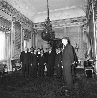 L'ing. Attilio Torti, Presidente della Confederazione nazionale della piccola e media industria, con la Giunta esecutiva in visita di omaggio al Presidente della Repubblica Giuseppe Saragat