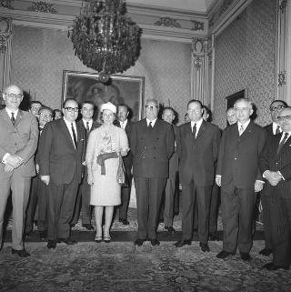 Amerigo Petrucci, sindaco di Roma, con i rappresentanti delle sei capitali del MEC in visita di omaggio al Presidente della Repubblica Giuseppe Saragat