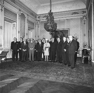 Amerigo Petrucci, sindaco di Roma, con i rappresentanti delle sei capitali del MEC in visita di omaggio al Presidente della Repubblica Giuseppe Saragat